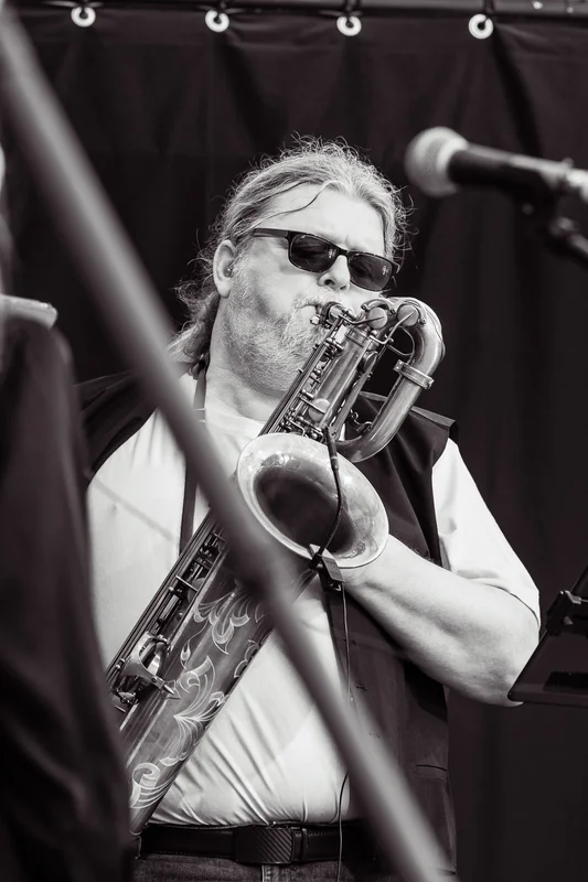 Baritonsaxophon im Bläsersatz von SOUL ITERATION