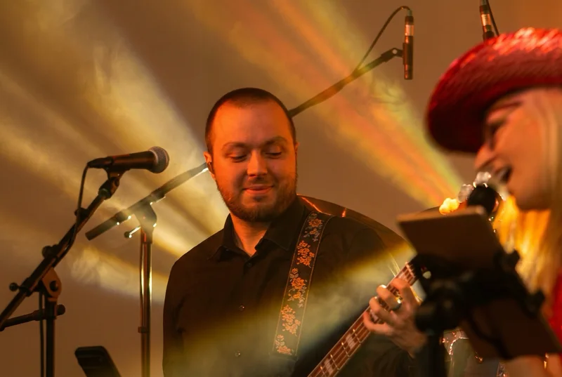 Live-Auftritt mit vollem Bläsersatz